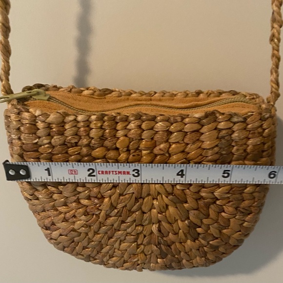Small Straw Woven Purse - Picture 4 of 5